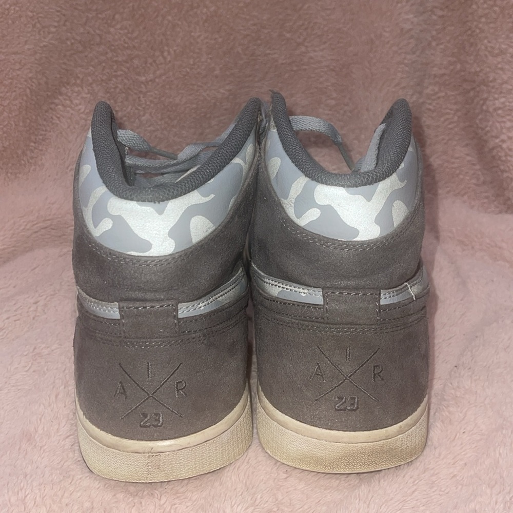 Men's Air Jordan 1 Retro High Wolf Grey AA3993-027 - Picture 7 of 12